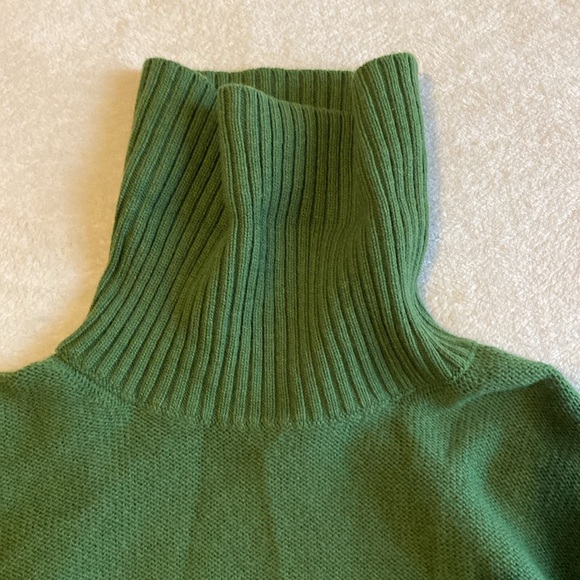 COS Oversize Wool Sweater. NWT $135 Turtleneck Emerald Green Sz. M - Picture 10 of 11